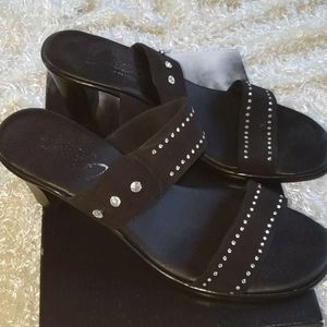 BEAUTIFUL ONEX RHINESTONE SANDALS SZ 10